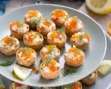 Små, krispiga krustader fyllda med en krämig röra och toppade med orange rom och dill. Perfekt för mingel!