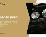 Il **diamante nero** carbonado, con il suo fascino unico, è al centro di questa immagine.
