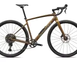Brązowy rower gravelowy Specialized z lekką ramą aluminiową, gotowy na każdą trasę.
