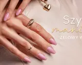 Dłonie z różowymi paznokciami, ozdobione złotą biżuterią. Szybki manicure żelowy w butelce dla pięknych i trwałych paznokci.