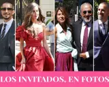 Varios invitados a la boda de Tamara Falcó, luciendo elegantes trajes y vestidos de fiesta.
