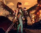 Postapokaliptyczna scena z gry Stellar Blade: bohaterka z mieczem i skrzydłami, obok niej dwójka towarzyszy, w tle płonące ruiny i palmy.