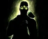 Sam Fisher w okularach noktowizyjnych, z nożem i pistoletem, w deszczu. Zapowiedź Splinter Cell Remake.