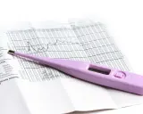 Termometr i wykres temperatury ciała pomagają określić, jak rozpoznać że już po owulacji. Widać wzrost temperatury po owulacji.