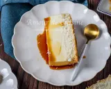 Tranche de flan coco onctueux, nappée de caramel et saupoudrée de noix de coco râpée. Une invitation à la gourmandise pour une recette flan coco réussie.