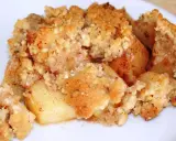 Un délicieux crumble aux pommes moelleux, avec des morceaux de pommes tendres et une garniture croustillante aux amandes.