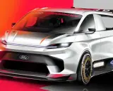 Sportlicher Ford Supervan in Weiß mit Rennstreifen und auffälligen Felgen. "Ford Performance" auf der Windschutzscheibe.