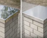 Dwa rodzaje gzymsów na słupkach: jeden z lustrzanym odbiciem, drugi matowy.