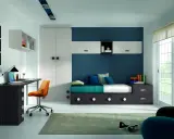 Habitación juvenil con pared azul y blanca, cama con cajones, escritorio y armario. Ideal para pintar habitación juvenil dos colores.