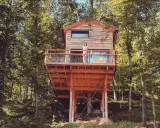 La Montaña Mágica: cabañas en los árboles para tu escapada soñada