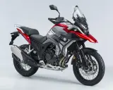 Motocicleta de aventura roja y gris, lista para explorar sin limitaciones a2.