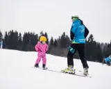 Pierwsze narty? Gdzie uczyć się w Polsce i ile to kosztuje?