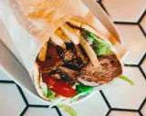 Kebab: Wszystko, co musisz wiedzieć o królu polskiego street foodu