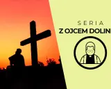 Zachód słońca za krzyżem, obok symbol księdza. Seria z Ojcem Dolindo.
