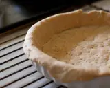Pâte brisée allégée weight watchers prête à être garnie. Une base dorée et perforée pour une cuisson parfaite.