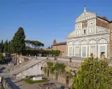 Un perfetto weekend a Firenze: la Basilica di San Miniato al Monte con la sua facciata rinascimentale e il cimitero monumentale.