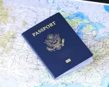 Paszport USA na mapie. Planujesz podróż i zastanawiasz się, do jakich krajów nie trzeba paszportu?
