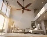 Grand salon moderne avec de grandes baies vitrées, un canapé confortable et un ventilateur de plafond en bois. Idéal pour savoir comment choisir un ventilateur de plafond adapté.