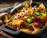 Härliga nachos i ugn med köttfärs, smält ost, jalapeños och rödlök. Perfekt för en mysig kväll!