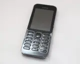 Nokia najnowszy model, klasyczny telefon z klawiaturą numeryczną i ekranem.