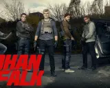 Johan Falk skådespelare och hans team redo för action. Polisutrustning och vapen syns tydligt.