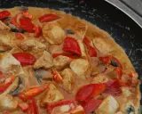 Enkel kyckling gryta med paprika och svamp i krämig sås. Ett perfekt kyckling recept enkelt för middagen.