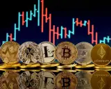 Monety kryptowalut: Bitcoin, Ethereum, Litecoin, Ripple i inne na tle wykresu świecowego. Giełdy krypto w pigułce.