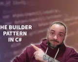 Mężczyzna wskazuje na tekst "THE BUILDER PATTERN IN C#" na tle kodu.