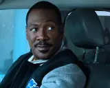 Eddie Murphy i en bomberjacka, redo för nya äventyr i en av sina filmer.