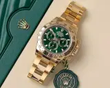 Lussuoso Rolex Daytona in oro giallo con quadrante verde. Il movimento ETA del Rolex è un capolavoro di ingegneria.