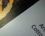 Fragment złocistego wzoru na czarnym tle, obok biały, fakturowany **canvas** z napisem "Art Cotton".