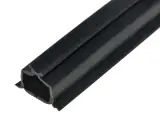 Profilé noir en EPDM, idéal pour l'étanchéité et la protection. Sa forme complexe assure une fixation solide et une barrière efficace.
