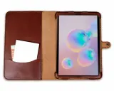 Brązowe skórzane etui na Samsung S6 Lite z miejscem na karty i dokumenty. Tablet w etui wyświetla kolorowe bańki.