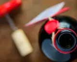 Otwarte wino: Jak zachować smak i aromat na dłużej?