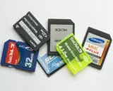 Karty pamięci: SanDisk SDHC 32MB, Memory Stick Pro Duo 1GB, MMC Plus 512MB. Wybór między SDHC czy SDXC zależy od potrzeb.