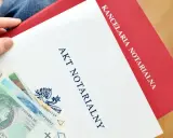Akt notarialny i polskie banknoty. Zastanawiasz się nad depozyt notarialny koszt?