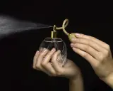 Perfumem czy perfumami? Rozwiej wątpliwości raz na zawsze!