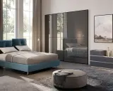 Camera da letto moderna con letto blu, armadio a specchio e quadri paesaggistici. Idee su come arredare camera da letto con stile.