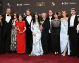 Elenco y equipo celebran sus globos de oro 2026.