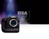 Profesjonalny aparat Canon EOS R1, jeden z najnowszych modeli, z logo EISA.