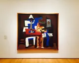 En kubistisk målning av Pablo Picasso föreställer musiker med instrument och noter.