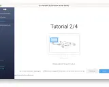 DJI Assistant 2 zeigt Tutorial 2/4 zur Kalibrierung eines Fluggeräts. Drehen Sie das Fluggerät, um die Box anzuvisieren.