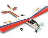 Ein weißes Modellflugzeug mit roten und blauen Streifen und dem Schriftzug "SONIC". Ein schönes Beispiel für phoenix models.