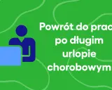 Powrót do pracy po długim urlopie chorobowym. Ikona osoby przy laptopie na zielonym tle.