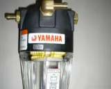 Filtre décanteur Yamaha pour bateau, prêt à nettoyer pour une performance optimale.
