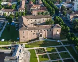 Vista aerea del Castello di Voghera, un luogo storico da scoprire.