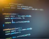 Fragment kodu w **Angular** z metodami do zarządzania stanem użytkowników, np. `onRemove` i `onAddSuccess`.
