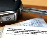 Kluczyk do auta i dokumenty OC. Planujesz kupno auta i zastanawiasz się nad ubezpieczeniem? To ważne!