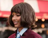 Freche fransig bob frisuren kurz stufig: Ein Lächeln, das durch die freche, stufige Bob-Frisur noch mehr strahlt.