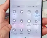 Panel de control de un camara s23 ultra con opciones como Quick Share, Modo Oscuro y NFC.
